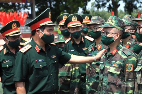 Military doctors join frontline forces in COVID-19 fight in the south - ảnh 2