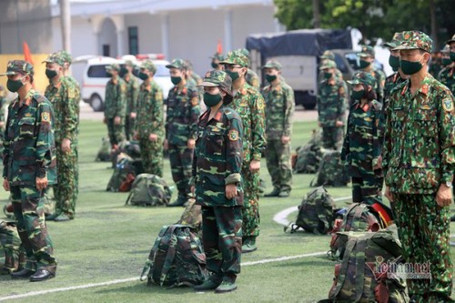 Military doctors join frontline forces in COVID-19 fight in the south - ảnh 4