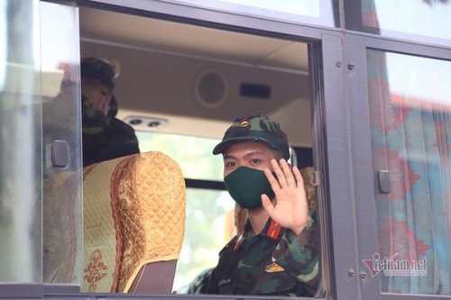 Military doctors join frontline forces in COVID-19 fight in the south - ảnh 6