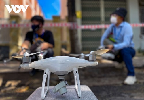 Da Nang pilots to use drones to monitor people to “stay where they are” - ảnh 10
