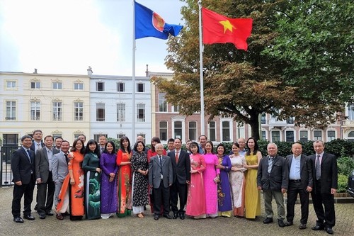 Kỷ niệm Quốc khánh và họp Ban chấp hành lâm thời Hội người Việt Nam tại Hà Lan - ảnh 1