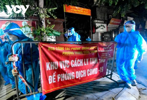 Hanoi lifts lockdown on largest COVID-19 hotspot - ảnh 7