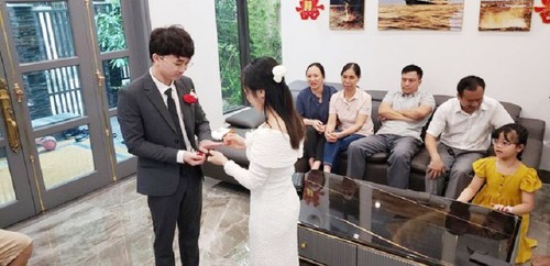 Những đám cưới độc đáo mùa COVID ở Việt Nam - ảnh 12