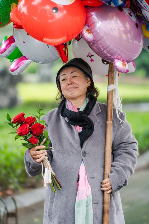 Valentine 2022: Màn tỏ tình ấn tượng với 99.999 bông hồng vừa diễn ra tại Hà Nội - ảnh 14