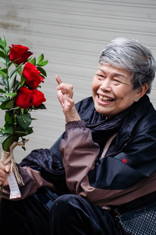 Valentine 2022: Màn tỏ tình ấn tượng với 99.999 bông hồng vừa diễn ra tại Hà Nội - ảnh 15