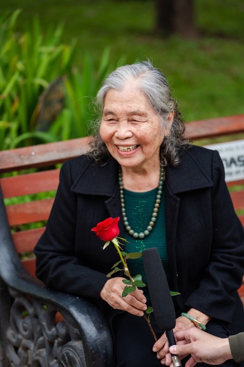 Valentine 2022: Màn tỏ tình ấn tượng với 99.999 bông hồng vừa diễn ra tại Hà Nội - ảnh 7