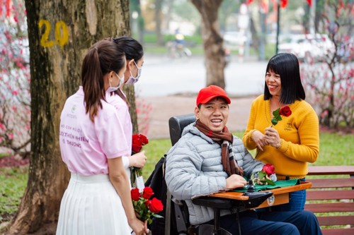 Valentine 2022: Màn tỏ tình ấn tượng với 99.999 bông hồng vừa diễn ra tại Hà Nội - ảnh 8