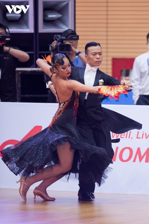 Dancesport performances excite crowds at SEA Games 31 - ảnh 10