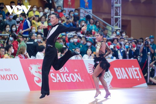 Dancesport performances excite crowds at SEA Games 31 - ảnh 2