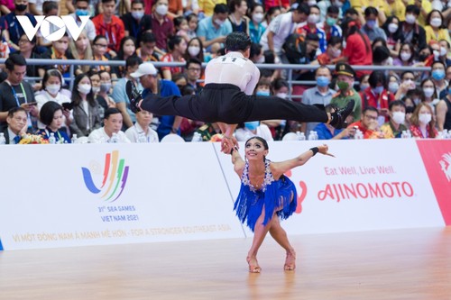 Dancesport performances excite crowds at SEA Games 31 - ảnh 3
