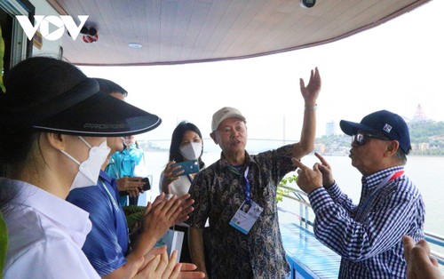 SEA Games delegates greatly impressed with Ha Long Bay - ảnh 10