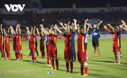 SEA Games 31: Sân Cẩm Phả “cháy rực” mừng tuyển nữ Việt Nam vào Chung kết - ảnh 14