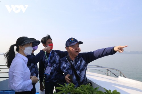 SEA Games delegates greatly impressed with Ha Long Bay - ảnh 3