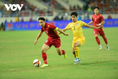 Vietnam defend SEA Games men's football championship title after beating Thailand - ảnh 2