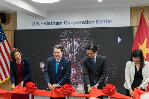 US-Vietnam Cooperation Center debuts in Hanoi - ảnh 2