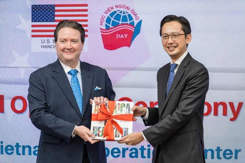 US-Vietnam Cooperation Center debuts in Hanoi - ảnh 5