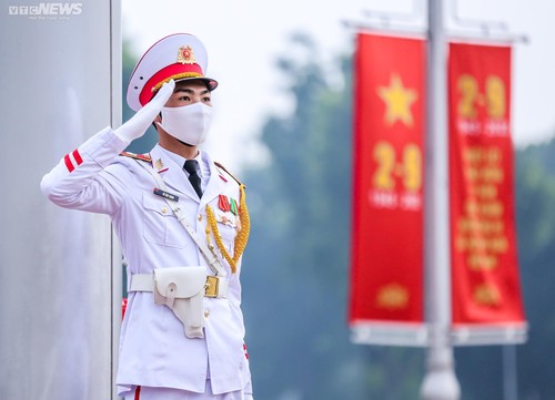 Trang nghiêm nghi lễ thượng cờ ngày Quốc khánh ở quảng trường Ba Đình - ảnh 11