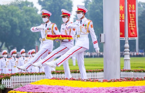 Trang nghiêm nghi lễ thượng cờ ngày Quốc khánh ở quảng trường Ba Đình - ảnh 13