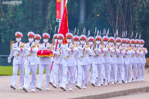 Trang nghiêm nghi lễ thượng cờ ngày Quốc khánh ở quảng trường Ba Đình - ảnh 1