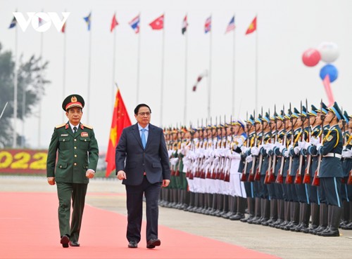 Thủ tướng tham quan khí tài tại Triển lãm Quốc phòng Quốc tế Việt Nam - ảnh 1