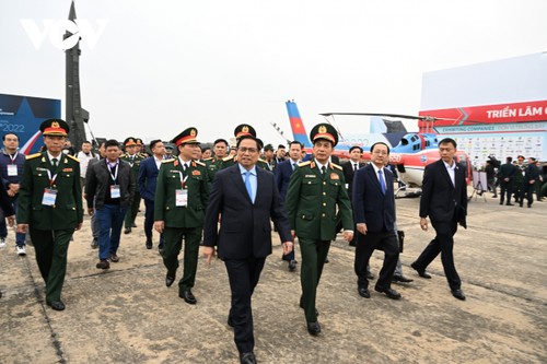 Thủ tướng tham quan khí tài tại Triển lãm Quốc phòng Quốc tế Việt Nam - ảnh 3