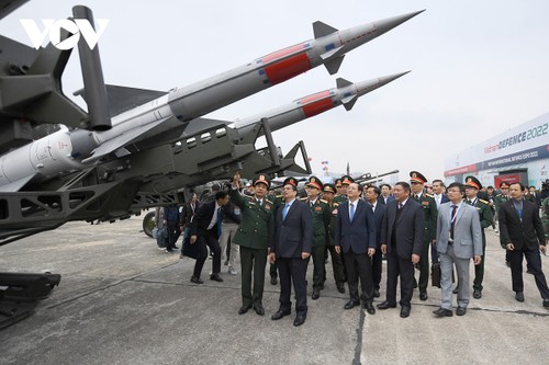Thủ tướng tham quan khí tài tại Triển lãm Quốc phòng Quốc tế Việt Nam - ảnh 5