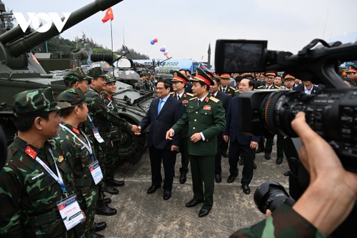 Thủ tướng tham quan khí tài tại Triển lãm Quốc phòng Quốc tế Việt Nam - ảnh 6