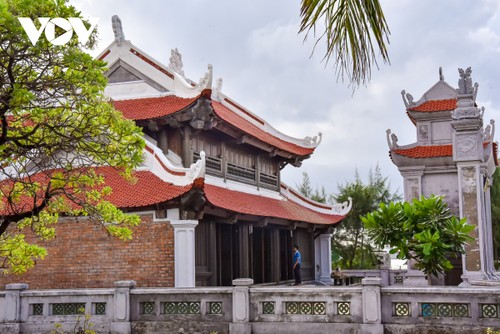 Ghé thăm ngôi chùa thanh bình trên đảo Sinh Tồn Đông - ảnh 12