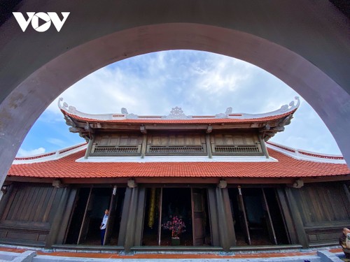 Ghé thăm ngôi chùa thanh bình trên đảo Sinh Tồn Đông - ảnh 6