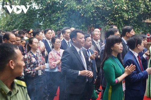 Chủ tịch nước Võ Văn Thưởng dẫn đầu đoàn dâng hương tưởng niệm các Vua Hùng - ảnh 15