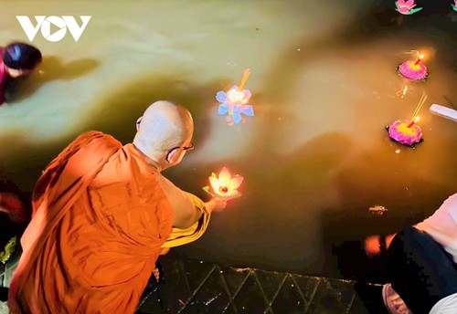 Lung linh sắc màu Lễ Pavāraṇā và thả đèn nước Lôy Prôtip của đồng bào Khmer - ảnh 20
