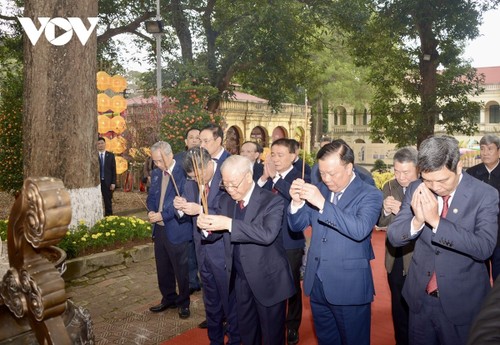Hình ảnh Tổng Bí thư Nguyễn Phú Trọng dâng hương tại Hoàng thành Thăng Long - ảnh 3