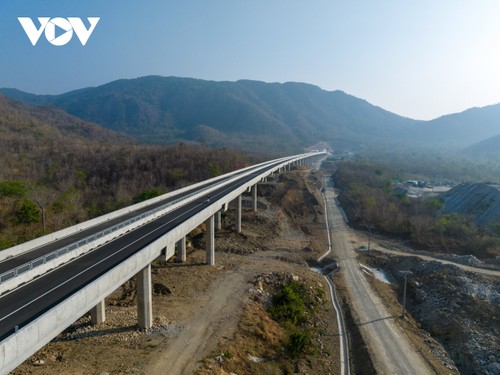 Cao tốc Cam Lâm - Vĩnh Hảo uốn lượn qua cánh đồng điện gió, điện mặt trời - ảnh 16
