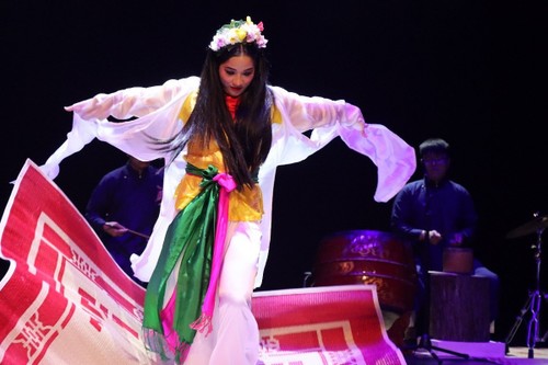 Điểm tuần văn hóa: Ấn tượng lễ Khai mạc Festival Nghệ thuật Quốc tế Huế 2024 và DIFF 2024 - ảnh 8