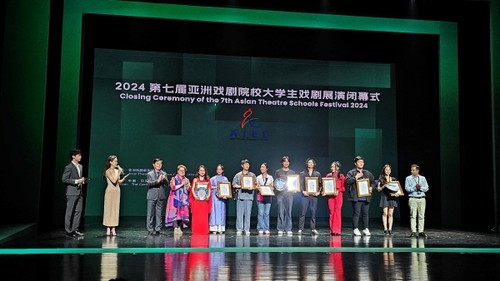 Điểm tuần văn hóa: Ấn tượng lễ Khai mạc Festival Nghệ thuật Quốc tế Huế 2024 và DIFF 2024 - ảnh 9