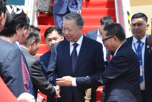 Người dân Campuchia nồng nhiệt đón chào Chủ tịch nước Tô Lâm - ảnh 2