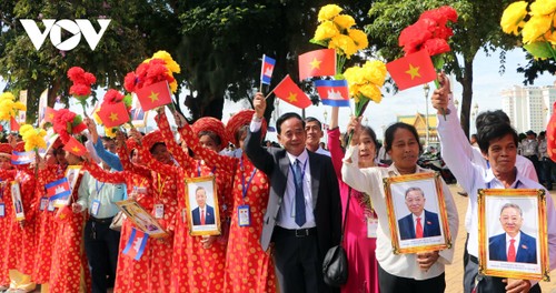 Người dân Campuchia nồng nhiệt đón chào Chủ tịch nước Tô Lâm - ảnh 3