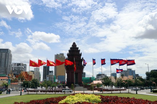 Người dân Campuchia nồng nhiệt đón chào Chủ tịch nước Tô Lâm - ảnh 4
