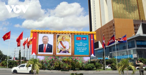 Người dân Campuchia nồng nhiệt đón chào Chủ tịch nước Tô Lâm - ảnh 6