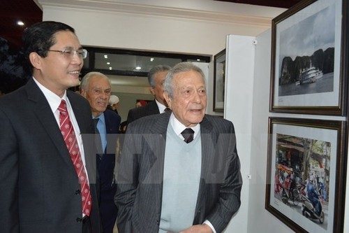 Photo exhibit featuring Vietnam’s reform achievements in Egypt - ảnh 1