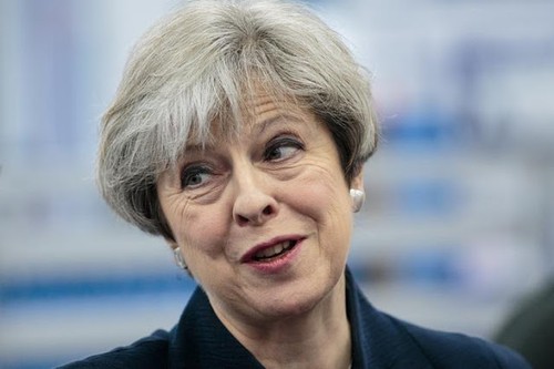 Poll: May's Conservatives hold 17 point lead in election race  - ảnh 1