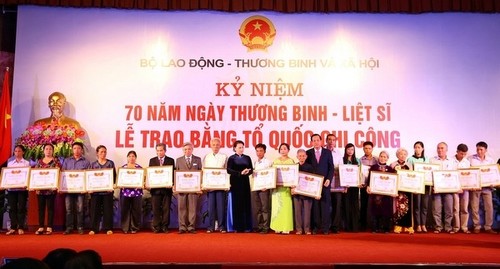 Ceremony honors 498 fallen soldiers - ảnh 1
