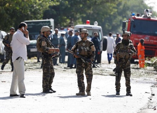 Taliban suicide car bomber kills dozens in Afghan capital - ảnh 1