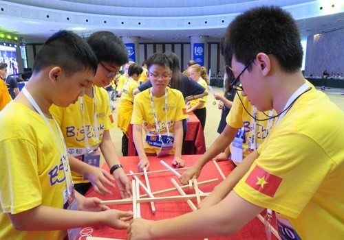 Vietnamese students excel at World Mathematics Olympiad - ảnh 1