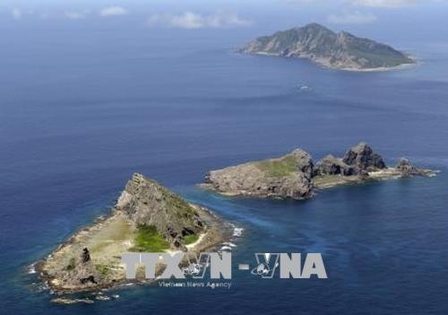 Chinese naval vessel spotted near disputed islands with Japan - ảnh 1
