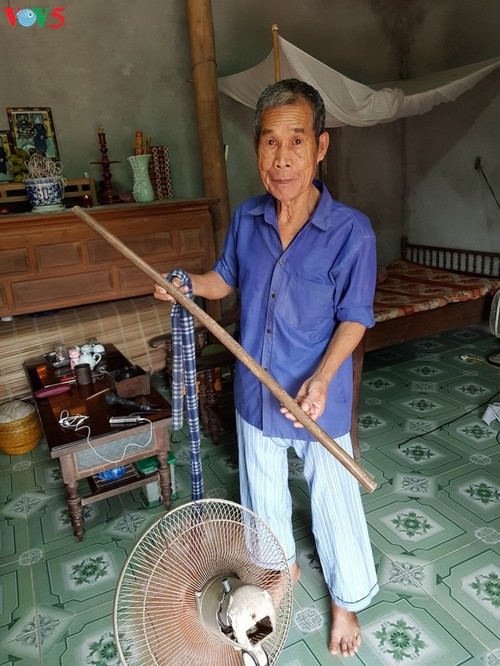 War veteran keeps legendary Truong Son stick - ảnh 1