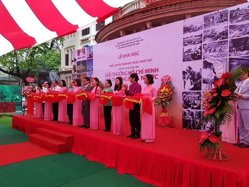 Prize winning works exhibited in Hanoi  - ảnh 1