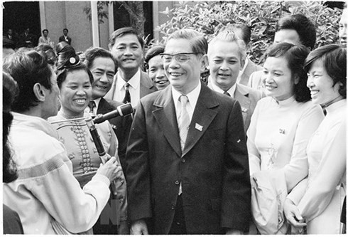 Party leader Nguyen Van Linh, initiator of Vietnam’s renewal - ảnh 1