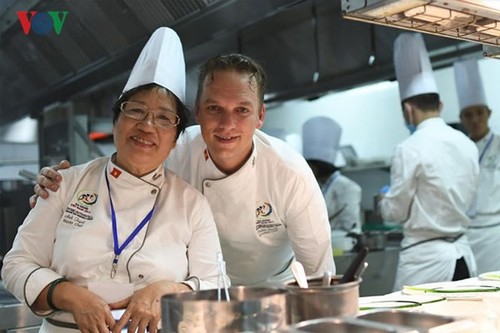Veteran chef promotes Vietnamese cuisine to the world - ảnh 1