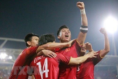 Asian media lauds Vietnam’s victory at AFF Suzuki Cup semifinals - ảnh 1